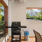 Modern And Spacious Apartment, Apartmán