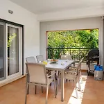 Apartmán Modern And Spacious Apartment,