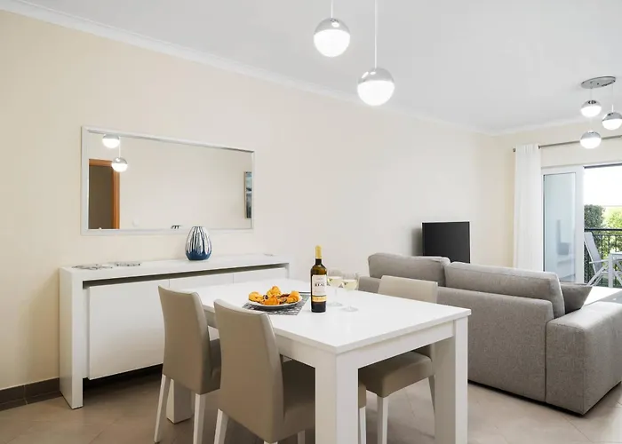Modern And Spacious Apartment,