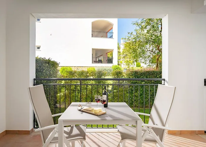 Modern And Spacious Apartment,