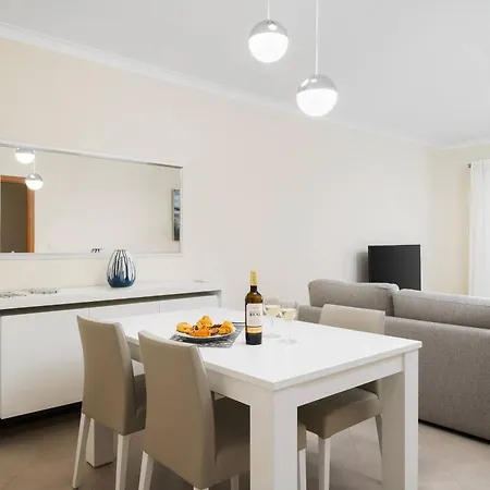 Modern And Spacious Apartment,