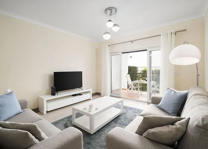 Modern And Spacious Apartment, Apartman